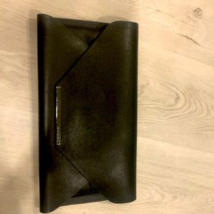 Black clutch